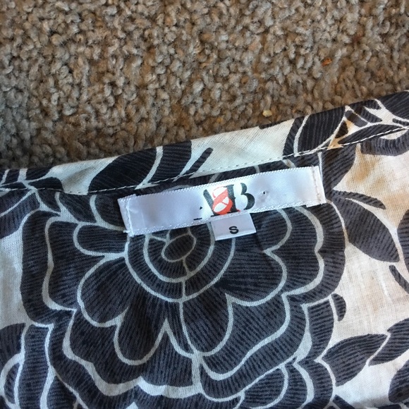 SALE! 3/15$ A&B Crochet Trim Coverup/Tunic - Picture 5 of 8